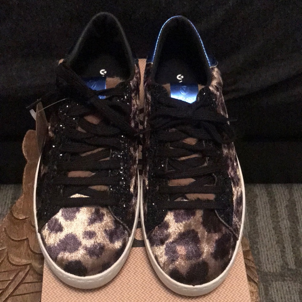 Victoria low cut sneakers
